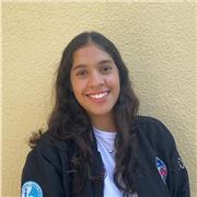 Profesora de inglés y alemán que ofrece clases para niveles principiantes de los idiomas. Conocimientos de bachillerato de química y biología