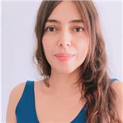 Profesora da clases divertidas de ciencias naturales para niños