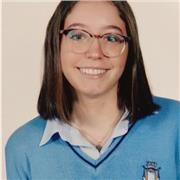 Soy una estudiante de Matemáticas, estoy acabando mi segundo año y llevo dos años como profesora particular de niños 12 a 18 años.