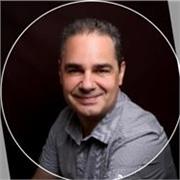 Profesor de francés trilingüe (francés/español/inglés) con máster y 9+ años de experiencia