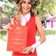 Buenas! Me defino una profesora alegre, solar y paciente. Me encanta encontrar nuevas formas para enseñar. Puedo dar clase a tod@s