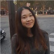 Etudiante d'origine chinoise donne des cours de chinois à des élèves