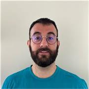 Profesor titulado en Educación Primaria, especializado en inglés (C1) y resto de asignaturas. Con más de 6 años de experiencia.