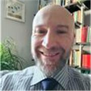 Laureato in Psicologia impartisce lezioni di ambito psicopedagogico ed umanistico