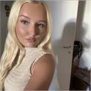 Étudiante en langue 
Bilingue 
Adaptée à tout niveaux 