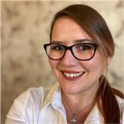 I am a coach specialising in career guidance, digital and AI and leadership skills, helping you overcome your challenges.