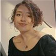 Estudiante de universidad con conocimientos en lectura crítica