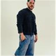 Profesor de apoyo escolar especializado en deportes y cantos