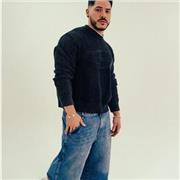 Profesor de apoyo escolar especializado en deportes y cantos