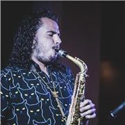 Graduado de  Máster de jazz y música moderna  en la especialidad de Saxofón-jazz. 
Ofrezco clases de iniciación y todo tipo de niveles, preparación de pruebas…