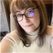 Soy bilingüe con padre inglés y llevo viviendo en Inglaterra desde el 2003 y tengo un máster universitario en traducción de inglés