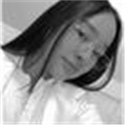 Maestra da clases didácticas de español de una forma efectiva y divertida