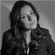 Terrò lezioni di inglese a chiunque possa risultare utile il mio aiuto :)