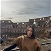 Me defino como una persona responsable, paciente y comprometida con lo que hago. Me gusta explicar de forma clara y sencilla.
