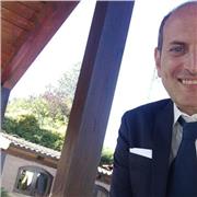 Laureato in Giurisprudenza, offre ripetizioni di Diritto agli studenti delle superiori