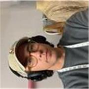 Profesor de diseño y patronaje con más de 10 años de experiencia impartiendo clases en diferentes universidades del mundo 