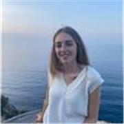 Soy graduada de Educación Infantil, actualmente estoy estudiando un máster a distancia por la UNED de Intervención Educativa en Co