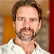 Yogalehrer (zertifizierter Iyengar-Lehrer), 25 Jahre Yoga-Erfahrung