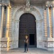 Maestro de idiomas con mucha experiencia y calidad.