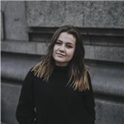Hola buenas, soy una estudiante de 2º de psicología, con bachillerato y la ESO en un instituto bilingüe. Tengo nivel de B2 de inglés y una gran capacidad para enseñar, a cualquier curso hasta 2º de Bach pero con preferencia por niños pequeños. Estaré enca
