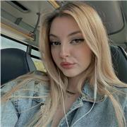 Insegnante di inglese part-time, studentessa universitaria certificata in livello B2