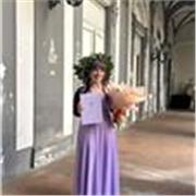 Insegnante di chitarra impartisce lezioni