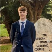 Alumno de ingeniería con experiencia dando clases. Paciente, imaginativo y productivo