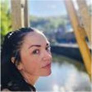 I am an actress looking to teach English