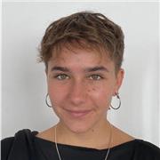 Persona agradable y paciente con conocimientos de inglés, estudiando una carrera