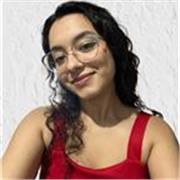 Professora pedagoga de reforço escolar para crianças e adolescentes