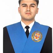 Profesor de inglés recién graduado que enseña a estudiantes de distintas edades y niveles atendiendo sus necesidades y expectativa