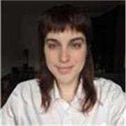 Studentessa poliglotta che vive all'estero da tanti anni, amante delle lingue straniere