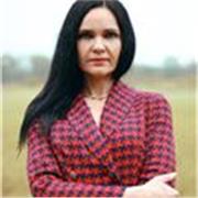 I’m an experienced English tutor working with adult learners who want to speak confidently and naturally in real life. 