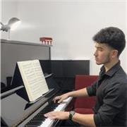 Piano enthusiast offering lessons for exams and enjoyment. 1st study pianist at the Royal College of Music with +10 years' experience