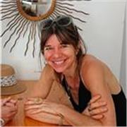 Profesora titulada, nativa inglesa/francesa, ofrece apoyo en todas materias y enseñanza de idiomas. 