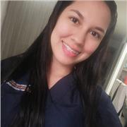 Profesora de primaria, dispuesta para enseñarles a los más pequeños de las casas