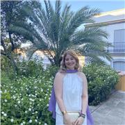 Chica estudiante de derecho y extrovertida que se ofece a dar cases particulares de E.S.O y primaria.