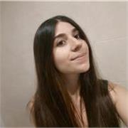 Profesora de Inglés imparte clases a niños y niñas de todas las edades