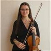 Profesora de música que imparte clases de teoría musical