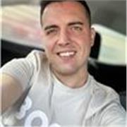 Soy un chico amable y carismático que soy nativo de España y me gustaría poder enseñar a otras personas a poder aprenderlo