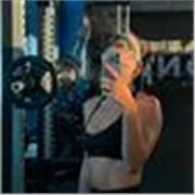 Sono una Personal Trainer con esperienza in allenamento al femminile, allenamento posturale e riabilitativo