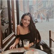 Estudiante de educación social con certificado de inglés B2