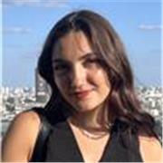 Profesora de Diseño Gráfico graduada en diseño gráfico experto en multimedia