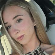 Estudiante de Medicina ofrece apoyo académico, especialmente en biología hasta Bachillerato en Madrid, fomentando la comprensión.