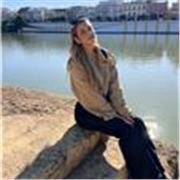 Responsable, paciente y cercana, con facilidad para conectar con niños de primaria y ofrecer apoyo educativo o cuidado seguro.