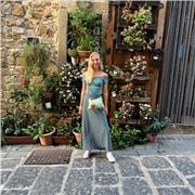 Insegnante di italiano impartisce lezioni ad alunni di scuole elementari, medie e superiori