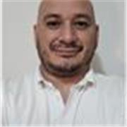 Profesor de apoyo a estudiantes de bachillerato