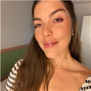 Soy una persona joven, activa y proactiva. Siempre con ganas de aprender y mejorar, soy licenciada en artes, mención diseño gráfico.