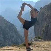Instructora de yoga titulada. Con experiencia en clases particulares y grupales