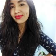 Chica nativa enseña español para todas las edades